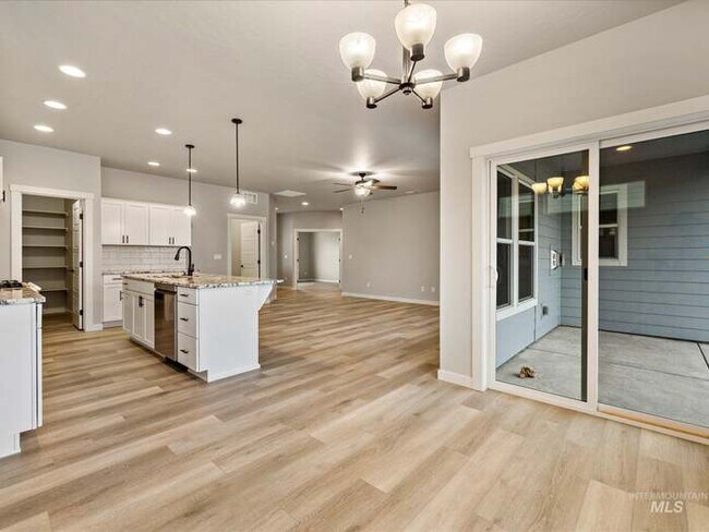 Foto del edificio - 18273 N Treeline Ave