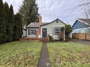 Building Photo - 1125 NE Galloway St