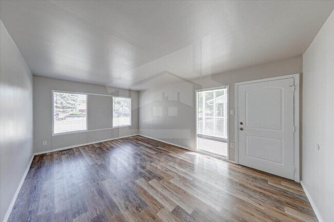 Building Photo - 3224 Welch Dr