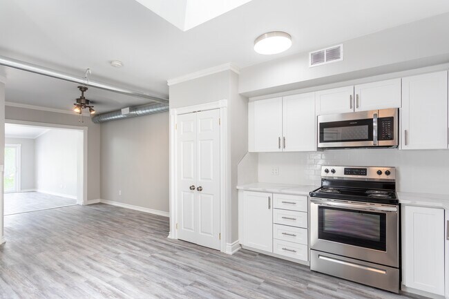 Photo du bâtiment - Spacious and Trendy 2 bedroom Rental