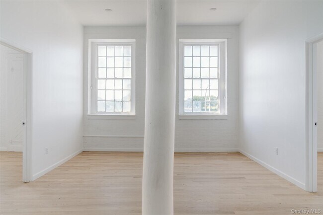 Building Photo - 155 River St