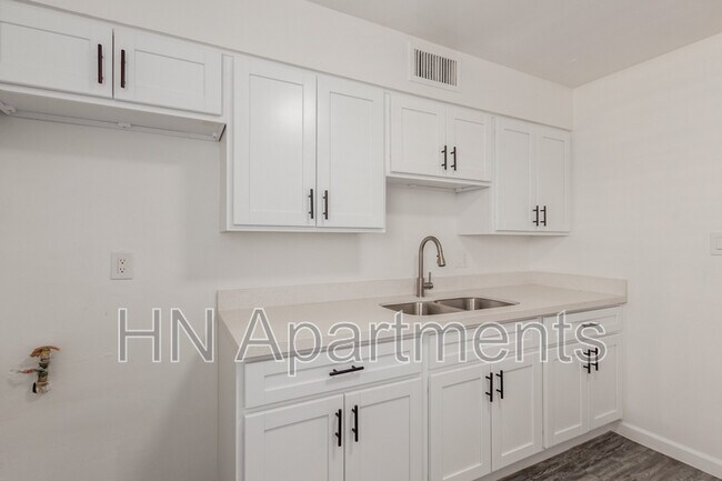Foto del edificio - 8639 N 7th St