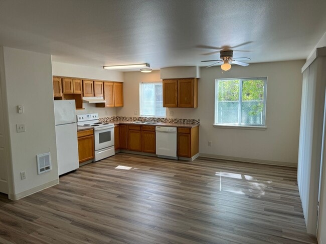 Photo - 2 Bedroom Tri-plex in River Rd Neighborhood Apartment