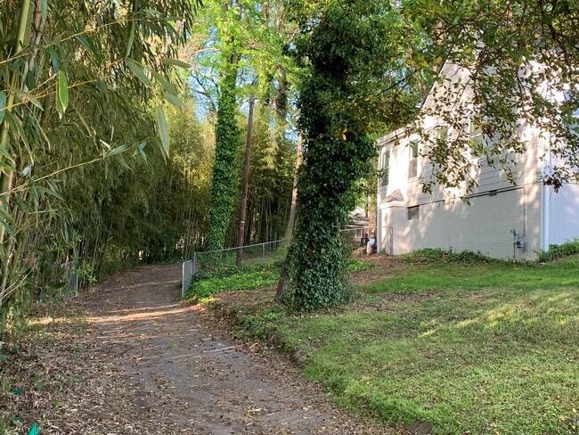 Foto del edificio - 101 Sylvania Ave