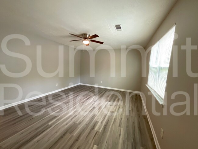 Building Photo - 5950 Stonewall Dr