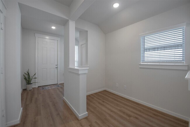 Foto del edificio - 7534 Coral Ter Dr