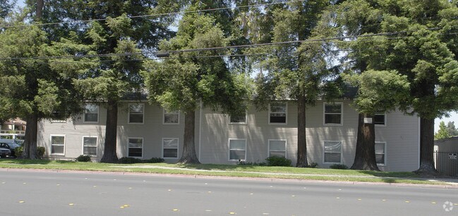 Foto del edificio - Monterrey Club Apartments
