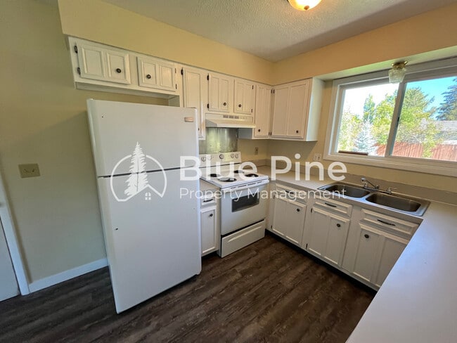 Building Photo - 450 Crimson Dr