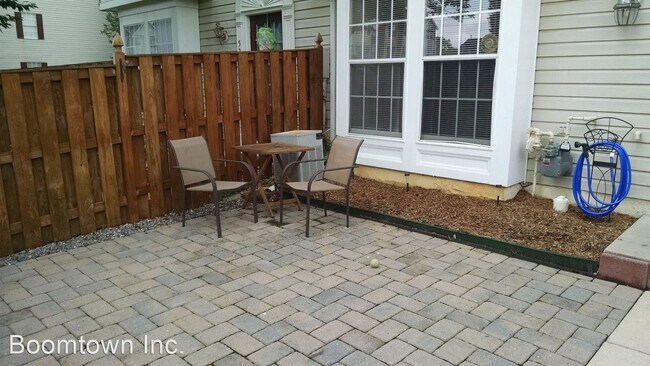 Building Photo - 3 br, 2.5 bath House - 5248 Regal Ct.