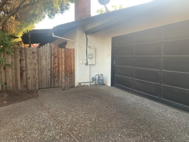 Foto del edificio - 810 Madrone Ave
