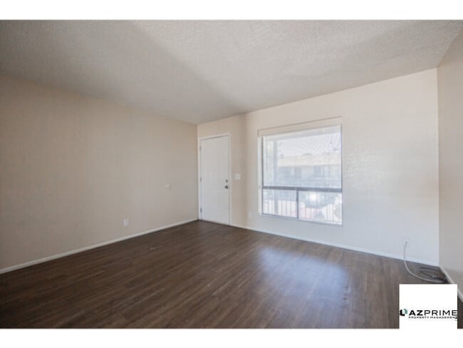 Building Photo - Modern 2/1 Upper-Level Mesa Apartment - St...