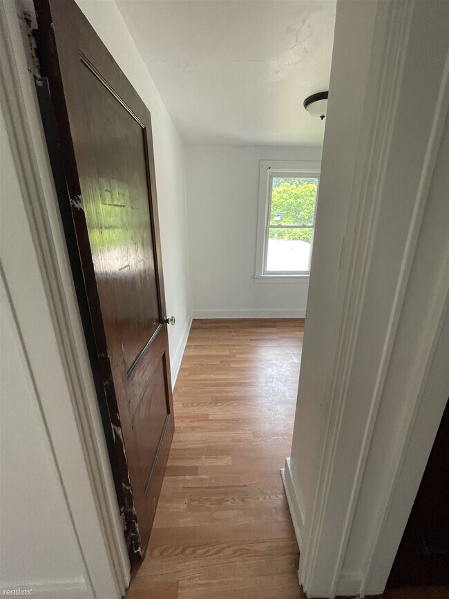 Building Photo - 3 br, 1 bath Duplex - 6637 Shetland Street