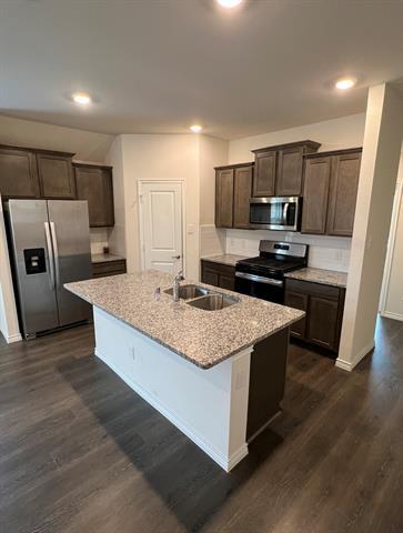 Foto del edificio - 618 Calm Springs Dr