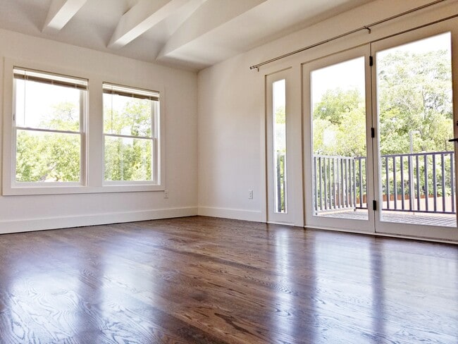 Building Photo - 4300 Junius St