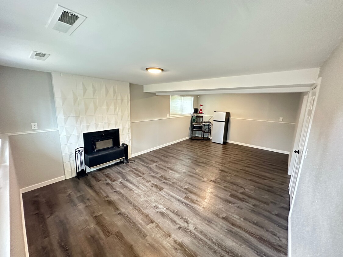Room - 6617 E Grandview Ave