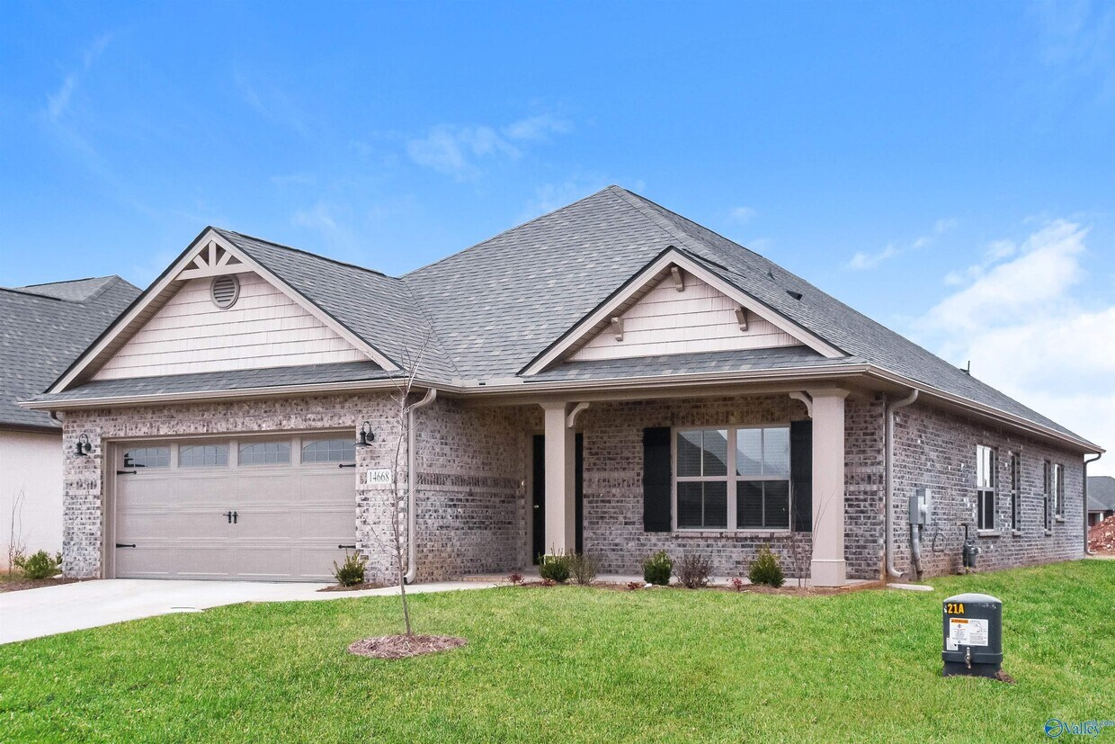 Primary Photo - 14668 Greenleaf Dr