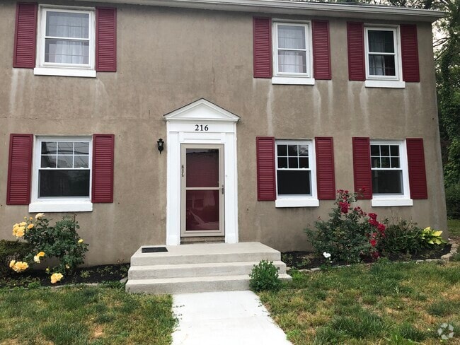 Building Photo - 216 Green Ave