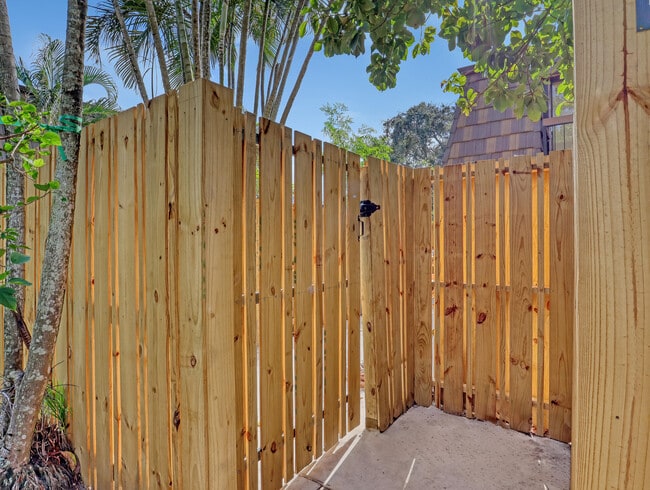 Building Photo - 4095 Palm Bay Cir