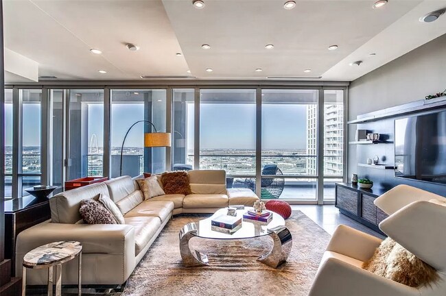 Foto del edificio - 2408 Victory Park Ln