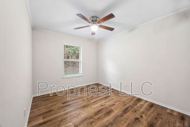 Building Photo - 2016 N Gregg Ave