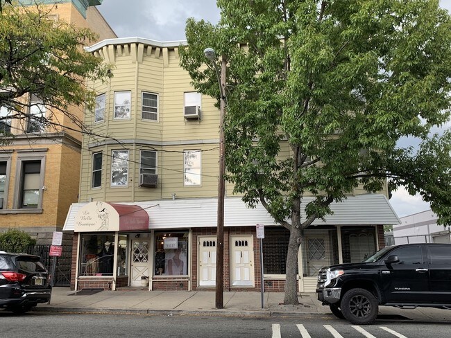 Building Photo - 152 Danforth Ave