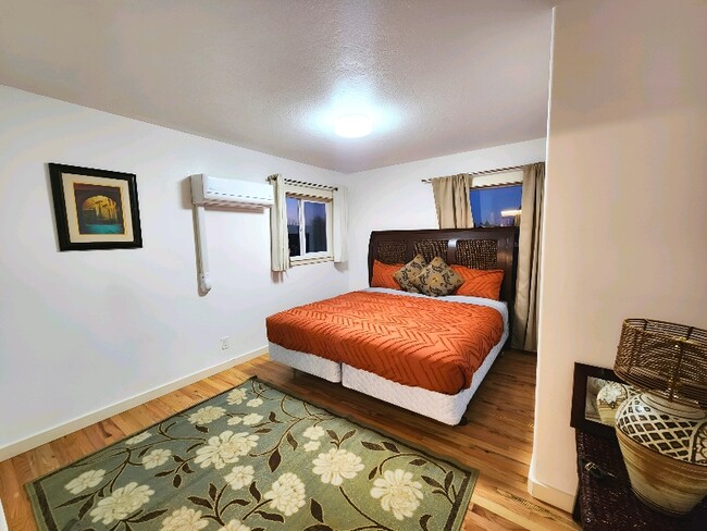 Building Photo - 1565 Thomas Rd