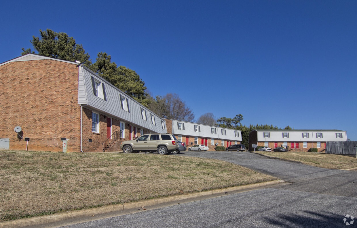 Primary Photo - Windsong Apartments