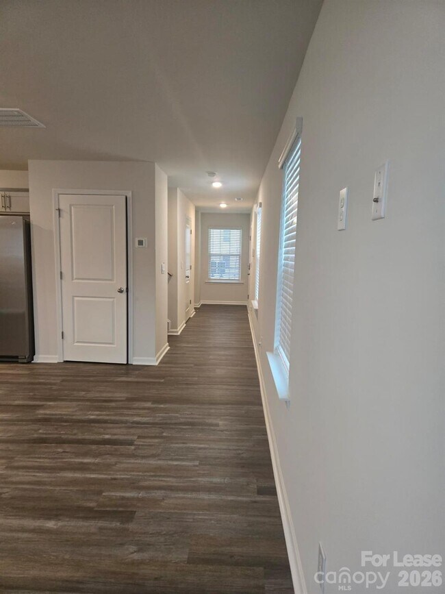 Foto del edificio - 4101 Lurelin Ln