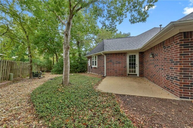Foto del edificio - 204 Chimney Hill Dr