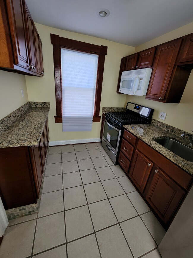 Kitchen - 3706 Mohawk Ave