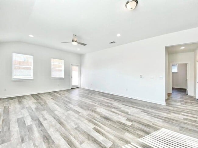 Foto del edificio - 7925 Linnie Ln