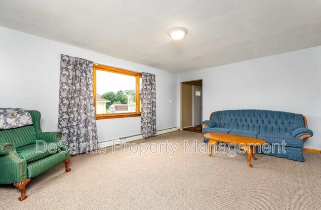 Foto del edificio - 81 Maple Ave