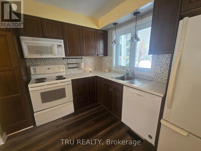 Building Photo - 538 Seyton Dr