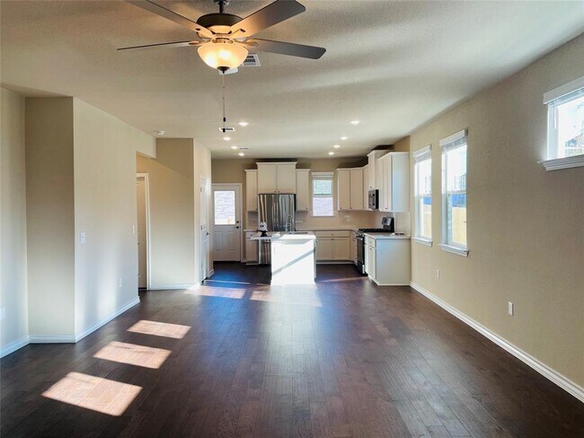 Foto del edificio - 5201 Dimesky Ln