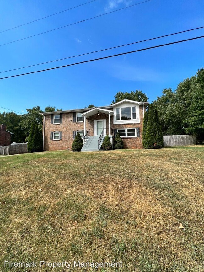 Building Photo - 4 br, 2 bath House - 517 Sandy Dr.