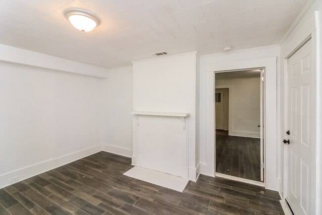 Building Photo - 360 5th St