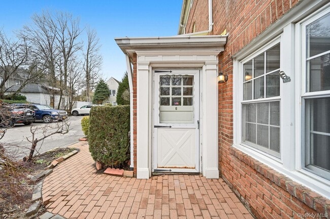 Building Photo - 61 Davis Ave