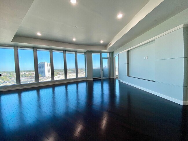 Foto del edificio - 5900 Mosteller Dr