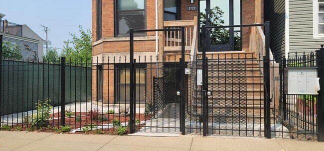 Foto del edificio - 1722 N Keating Ave