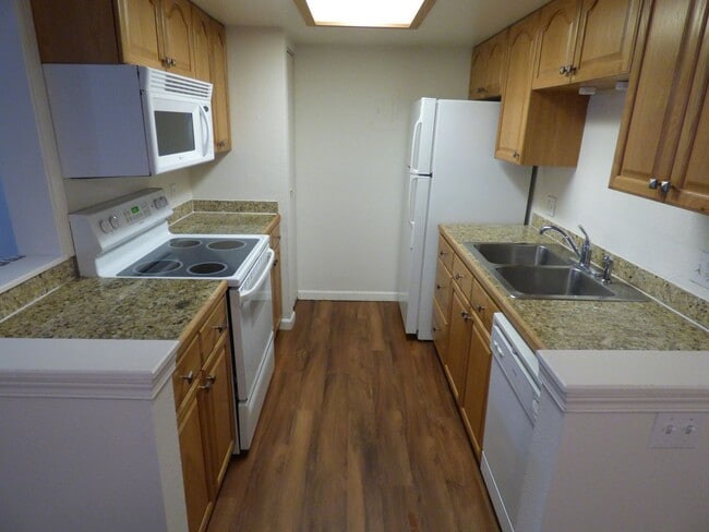 Building Photo - $0 DEPOSIT OPTION. SPACIOUS 2-BEDROOM, 2-B...