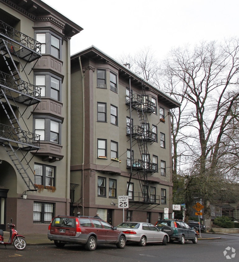 Building Photo - Chetopa Apartments
