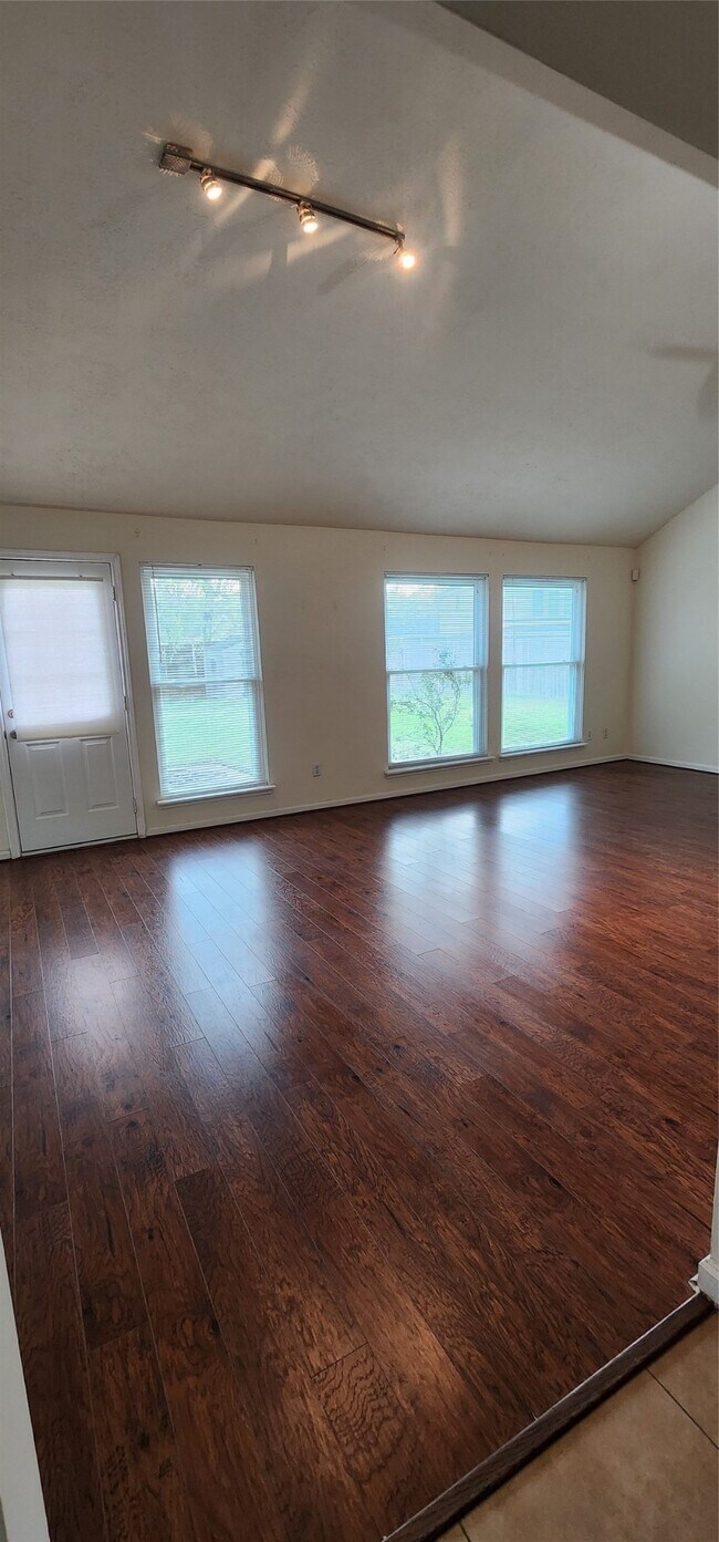Building Photo - 16807 Sussex Dr
