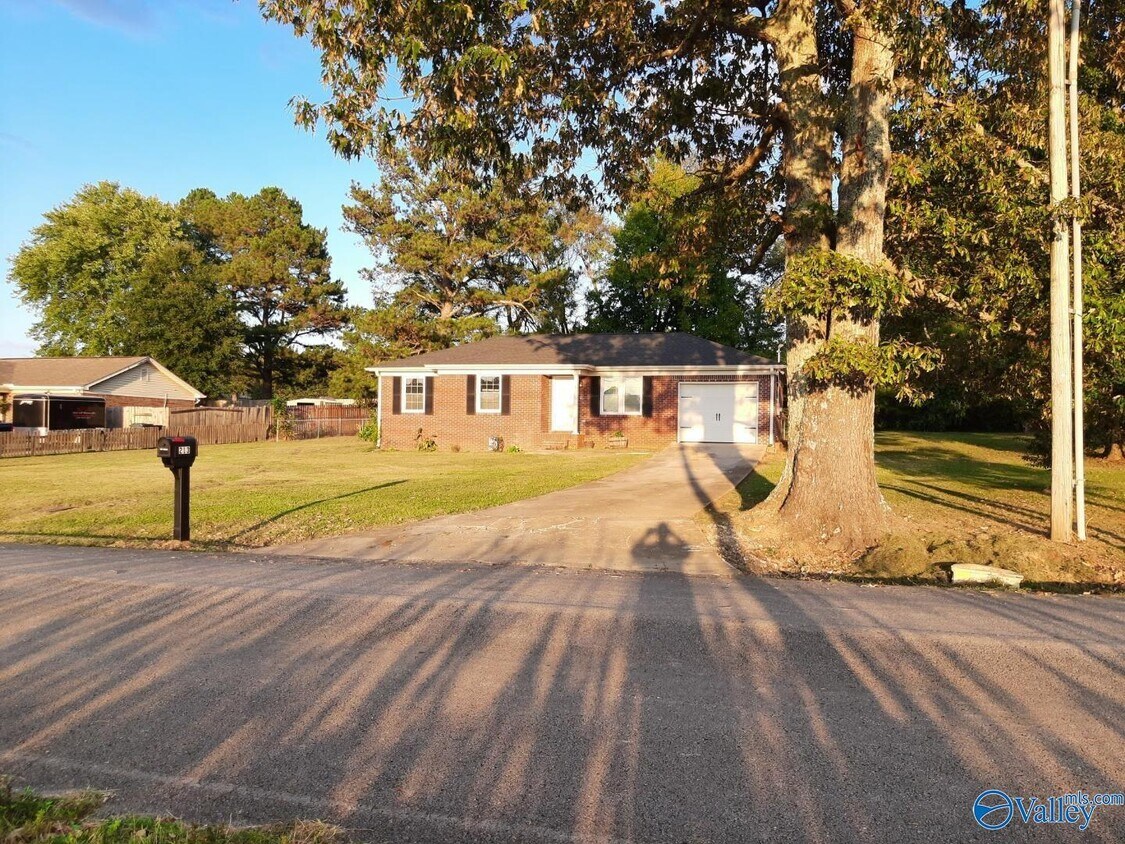 213 Golightly Spring Rd, Toney, AL 35773 House Rental in Toney, AL