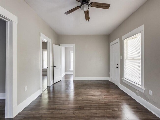 Foto del edificio - 8318 Lawler St
