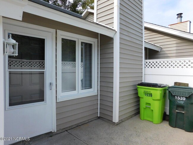 Building Photo - 1537 College Way