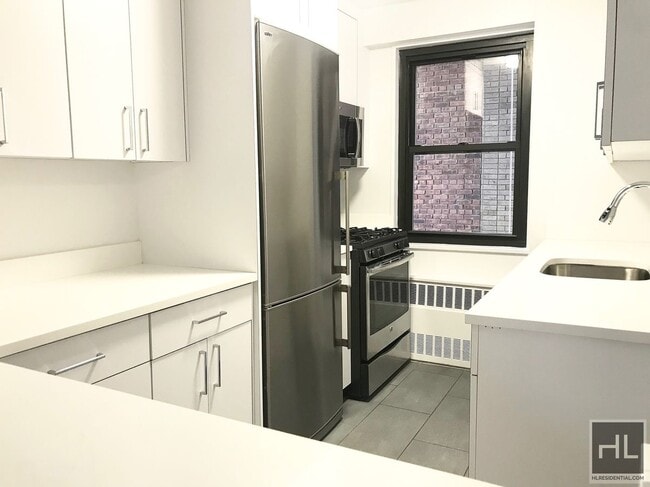 Building Photo - East 16th Street