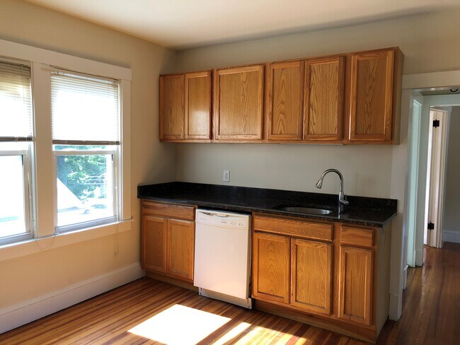 Building Photo - 99 Larrabee St