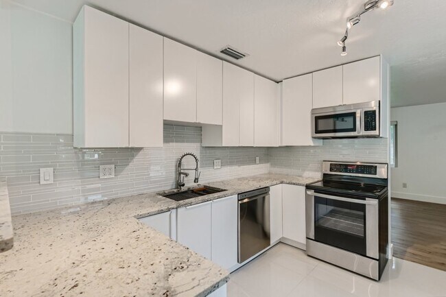 Building Photo - 7217 11th Ave N, St. Petersburg, FL, 33710