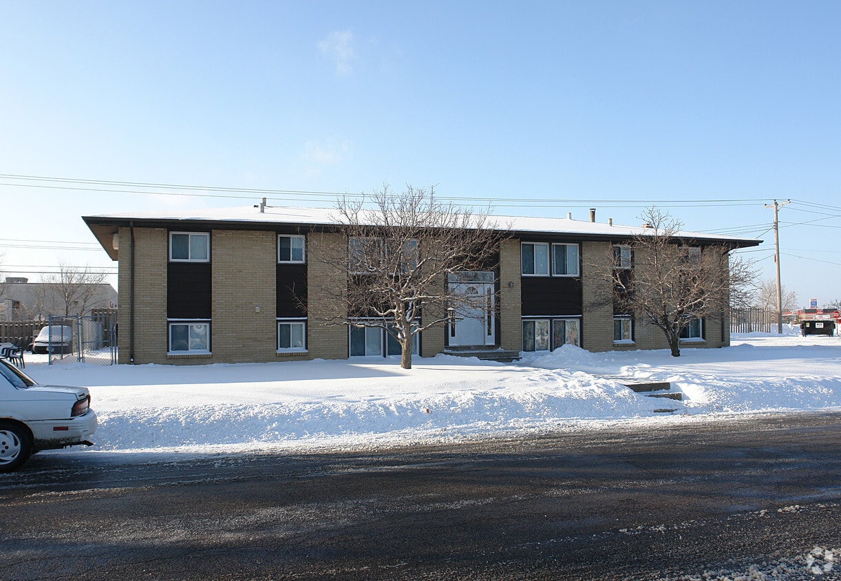 Building Photo - 2761 Yellowstone Blvd