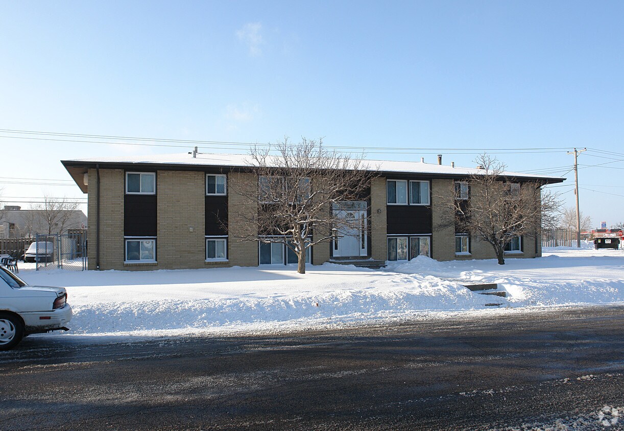 Foto del edificio - 2761 Yellowstone Blvd